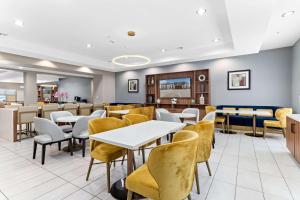 Posezení v ubytování Hawthorn Extended Stay by Wyndham Port Arthur