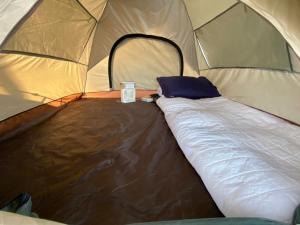 Кровать или кровати в номере Cabana Campsite