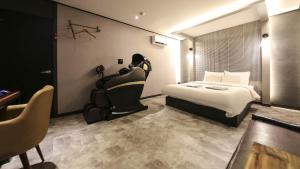 Katil atau katil-katil dalam bilik di Hotel Parfe +19 gambar