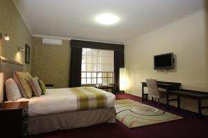 Mahogany Inn and Distillery客房内的一张或多张床位