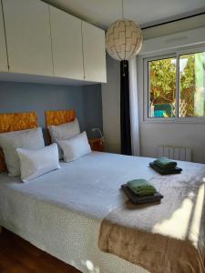 Katil atau katil-katil dalam bilik di Grand appartement 3 pièces, terrasse au sud et mer à 80m