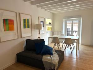 a living room with a couch and a table at City Soul in Salò