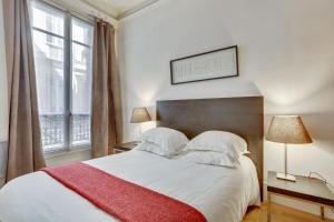 Llit o llits en una habitació de Apartments for Work in City Center