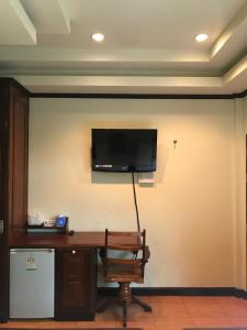 TV/Unterhaltungsangebot in der Unterkunft บ้านต้นรักษ์ BanTonRuk Takuapa