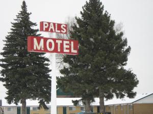 Afbeelding uit fotogalerij van Pals Motel and RV Park in Medicine Hat