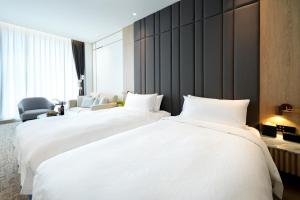 Ένα ή περισσότερα κρεβάτια σε δωμάτιο στο Izumi Boutique Hotel