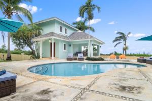 Bazén v ubytování Hospitality Expert Greens 2BR Pool Beach nebo v jeho okolí