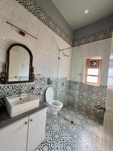 Ένα μπάνιο στο Casa Dior, A Beach View Villa, Goa