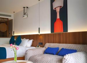 Postel nebo postele na pokoji v ubytování Zhangjiajie Happy Hotel