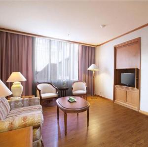 TV a/nebo společenská místnost v ubytování Hotel Sahid Jaya Solo