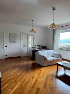 a living room with a couch and a table at Alloggio il pino in Casaleggio Boiro