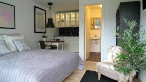 a bedroom with a large bed and a kitchen at Dragondrum Bed & Kitchen in Ullerslev
