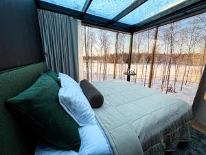 Postel nebo postele na pokoji v ubytování Silver Birch Resort Lapland