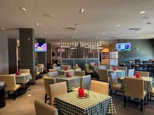 TV a/nebo společenská místnost v ubytování Best Western Plus Fillmore Inn & Suites