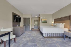 Postel nebo postele na pokoji v ubytování Best Western Plus Fillmore Inn & Suites
