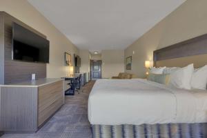 Postel nebo postele na pokoji v ubytování Best Western Plus Fillmore Inn & Suites