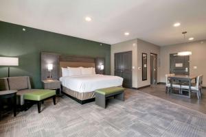 Postel nebo postele na pokoji v ubytování Best Western Plus Fillmore Inn & Suites