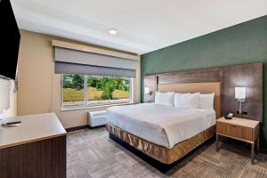 Postel nebo postele na pokoji v ubytování Best Western Plus Fillmore Inn & Suites