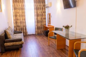 Posezení v ubytování Hotel Sir Lujerului