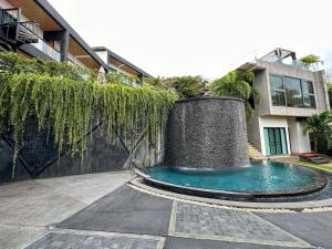 Πισίνα στο ή κοντά στο Luxury 3BR Triplex Jacuzzi & Sea View PANDORA RESIDENCES
