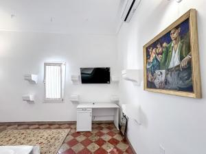 a white room with a painting on the wall at Dallatorre B&B in Lizzano