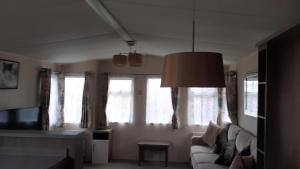 Posezení v ubytování Cosy Caravan At Sandy Bay, In The Heart Of Northumberland Ref 29015Wv