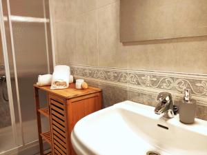 a bathroom with a sink and a shower at O Soño de Santiago - Casa rural Mondoñedo, Galicia in Mondoñedo +27 photos