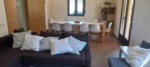 a living room with a couch and a dining room table at Mirador de Peña La Estrella in Ortigosa del Monte