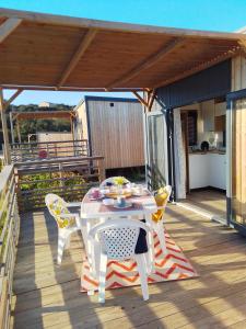 Balkon lub taras w obiekcie Camping les lodges du lagon