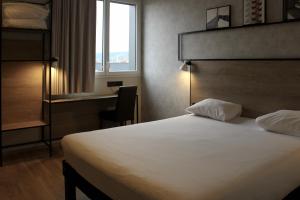 Rúm í herbergi á ibis Dijon Sud