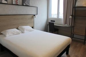 Rúm í herbergi á ibis Dijon Sud