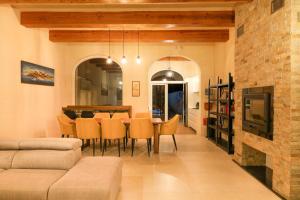 a living room with a table and a couch at Solaris Holiday Home in Għasri