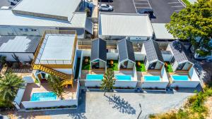an aerial view of a building with a swimming pool at Chapter Pool Villa in Ban Hua Khao Sammuk