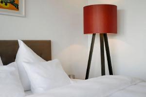 Postel nebo postele na pokoji v ubytování Das Traunsee - Das Hotel zum See 4 Stern Superior