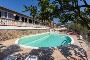 Bazén v ubytování Albergo Ristorante San Matteo nebo v jeho okolí