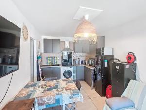 Kuchyň nebo kuchyňský kout v ubytování Appartement Vue Mer Grand Plage 4 pers