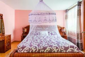 Una cama o camas en una habitación de Aoukings Home