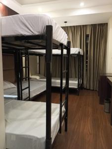 Letto o letti in una camera di The Bunkk Inn Hotel & Restaurant