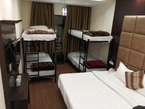 Letto o letti in una camera di The Bunkk Inn Hotel & Restaurant