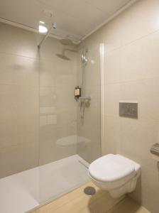 Um banheiro em AR Diamante Beach & SPA Hotel 4 SUP