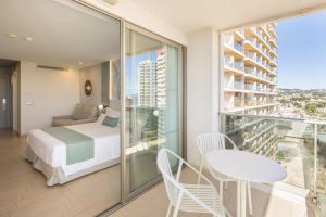 Cama ou camas em um quarto em AR Diamante Beach & SPA Hotel 4 SUP