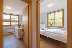 Postel nebo postele na pokoji v ubytování Ferienhaus Dierhagen am Deich
