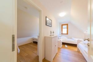 Ein Bett oder Betten in einem Zimmer der Unterkunft Doppelhaushälfte Wustrow