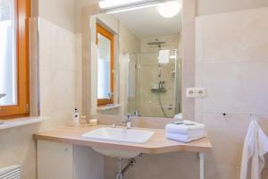 Ein Badezimmer in der Unterkunft Doppelhaushälfte Wustrow