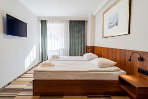 Gulta vai gultas numurā naktsmītnē Hit Hotel