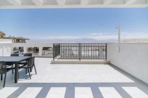 En balkon eller terrasse på נופשים על הים