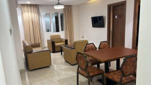 TV a/nebo společenská místnost v ubytování Sapphire Club muscat Hotel + 11 fotografií