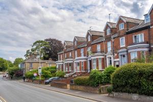 a row of brick houses on a city street at Swift Host - 2 Bedrooms - Apartment - Unthank Road - Golden Triangle in Norwich