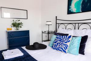 Ένα ή περισσότερα κρεβάτια σε δωμάτιο στο Apartament Czarno na Białym