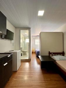 a large room with a kitchen and a bedroom at Loft e Suites Temporada in Balneário Camboriú